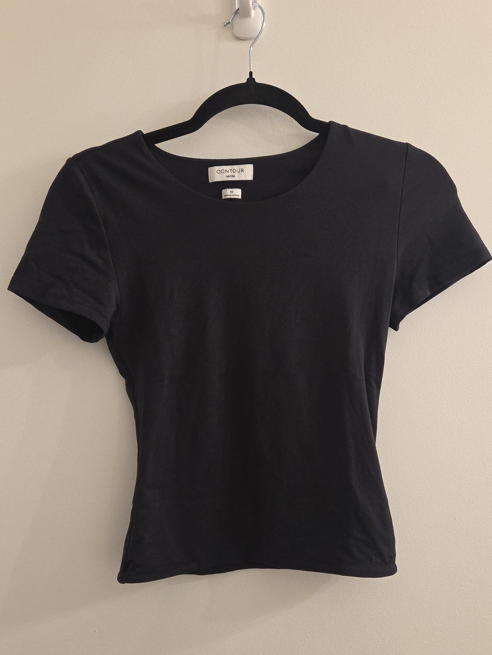 Aritzia Contour Black Short Sleeve Tee in Size M